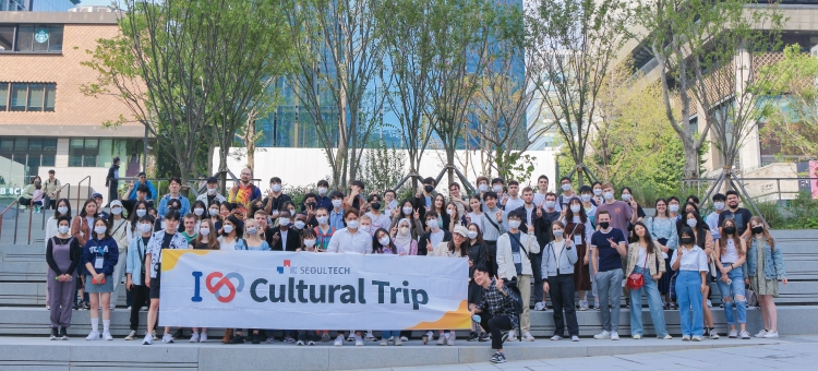 ISC members gather at the Gwanghwamun station before the cultural trip